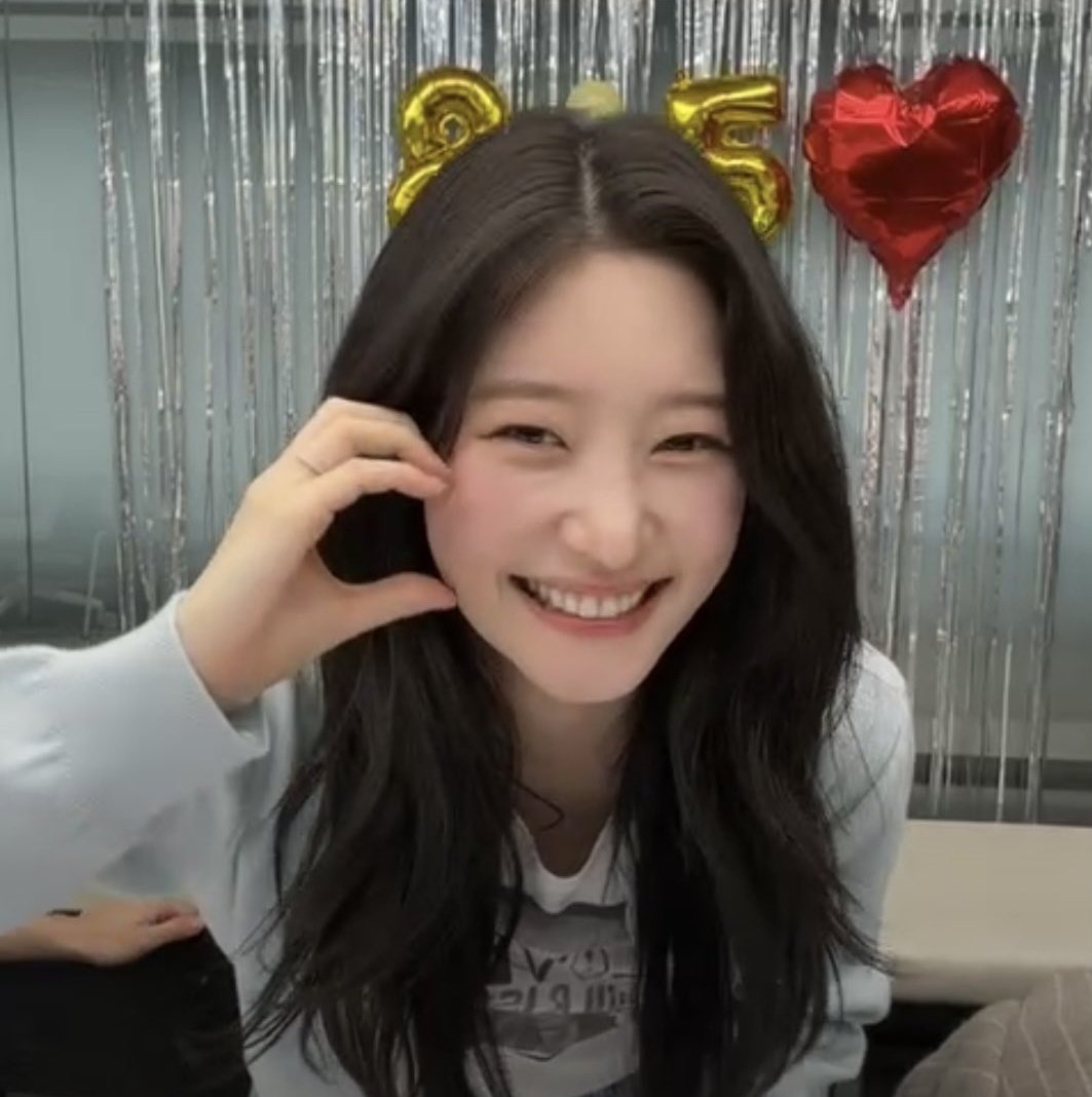 정채연!♡ tweet media
