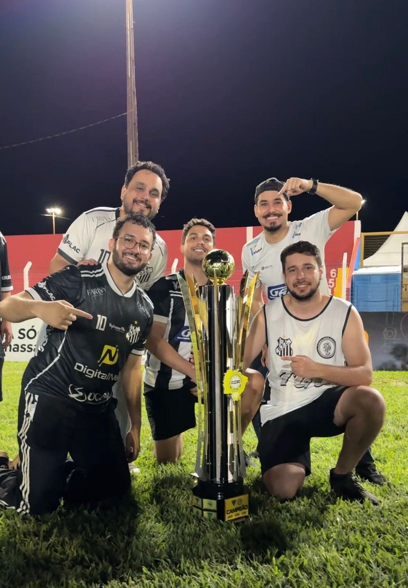 nesta foto de ontem podemos ver a festa dos que deixaram de ser bi.
vamo galo 🔥🐔