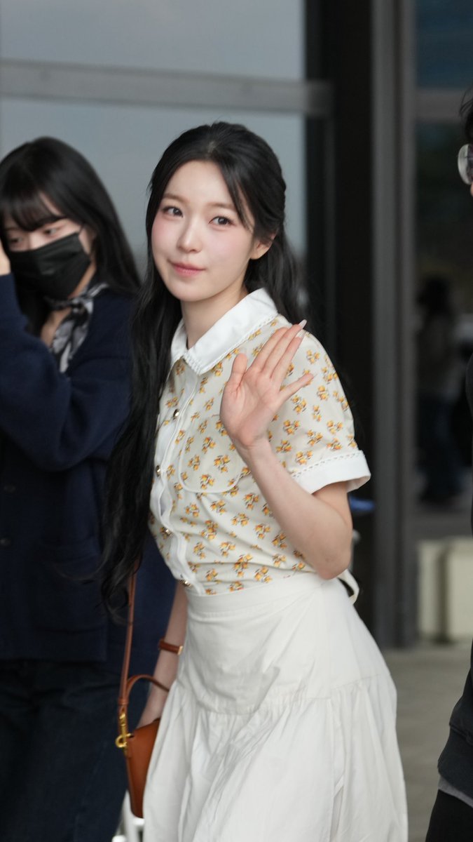 smts708's tweet photo. 260404 김포공항 출국길

#BAEKJIHEON #백지헌
#fromis_9 #프로미스나인 https://t.co/J5VcYl8h2q