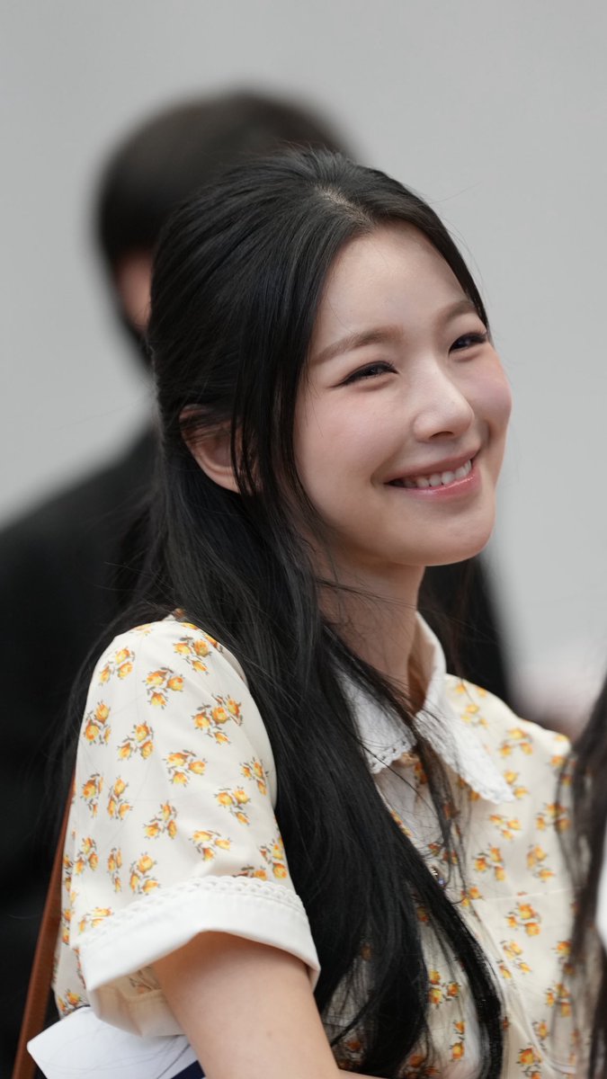 260404 김포공항 출국길

#BAEKJIHEON #백지헌
#fromis_9 #프로미스나인