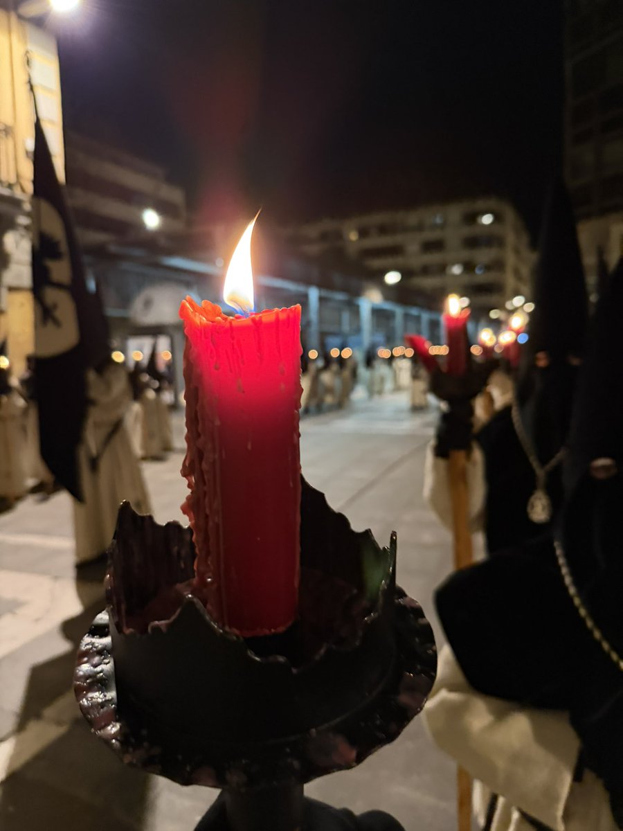 nuestra_madre's tweet photo. “Yo soy la luz del mundo” (Jn 8, 12)

#SemanaSantaZamora
#NuestraMadre
#ProcesionNMA26 https://t.co/iZ3dy3NoMi