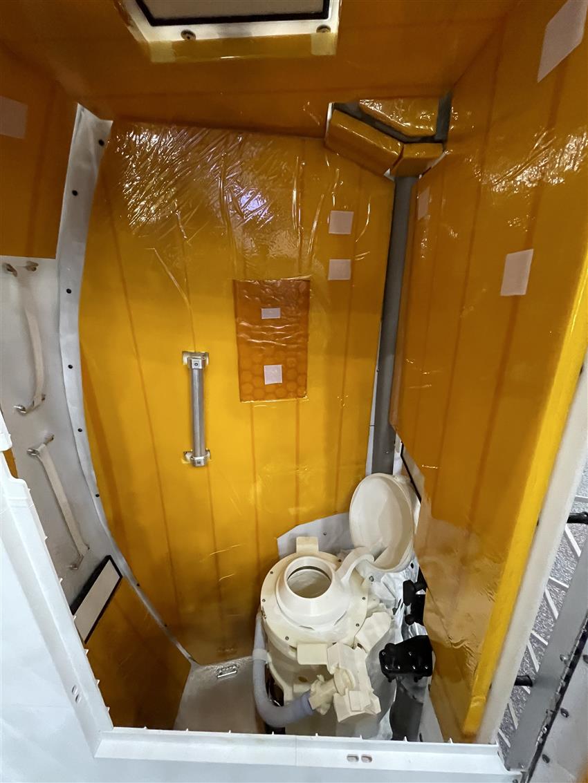 nvslive's tweet photo. Artemis II　打上げ後から話題になったこと。
・トイレが故障　→　直りました。
・MSのOutlookが動かない　→　リモートでサポート依頼？
・コントロールセンターにセーラームーンのアルテミスぬいが登場
・夜の満地球の写真が話題に

月への接近はまだ先になります。この後も楽しみです。 https://t.co/MzcB7FurDx