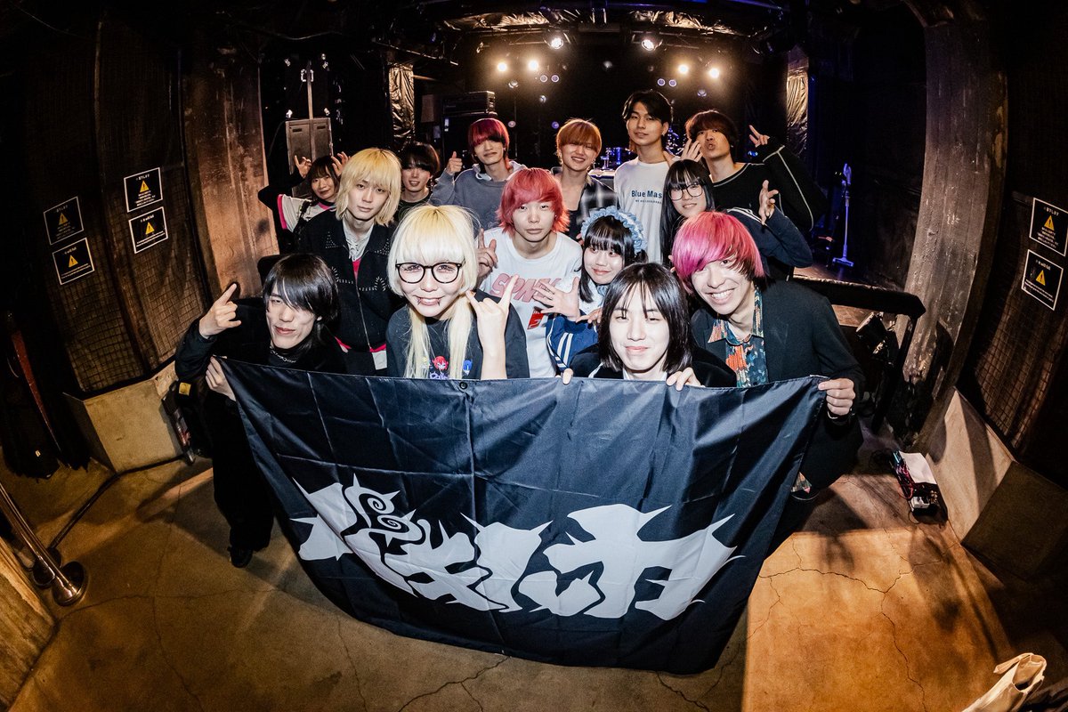 パキルカPre.

"毒にも薬にもならないツアー"

大阪2nd LINEありがとうございました‼️
東京編もあるのでぜひ‼️‼️

🇻🇦セットリスト🇻🇦
1.藍
2.紫煙
3.拭う
4.アニサキス(cover)
5.赤のバット
6.JOKER
7.理由
8.拭う