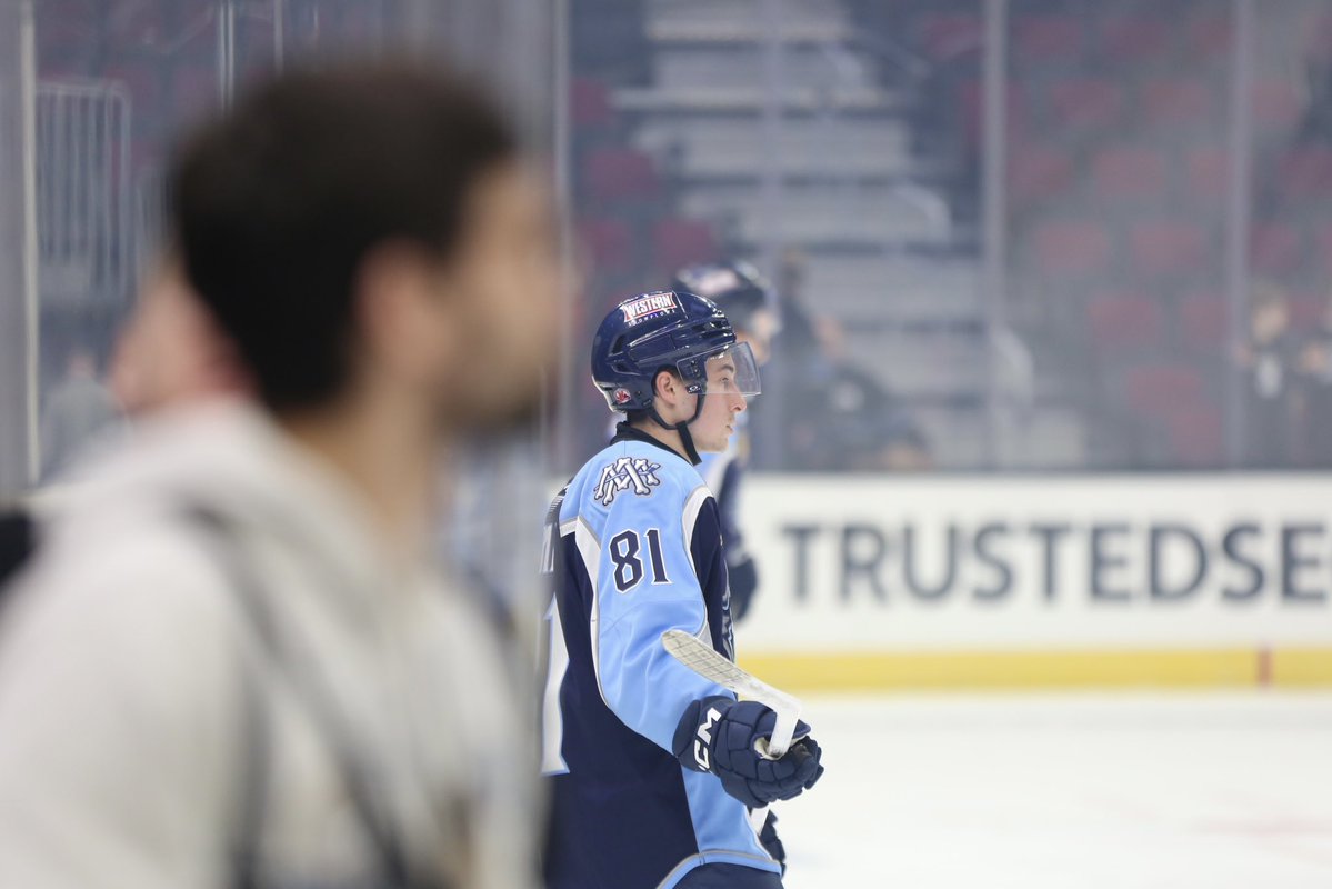 Aiden Fink, you are officially a professional hockey player 👏