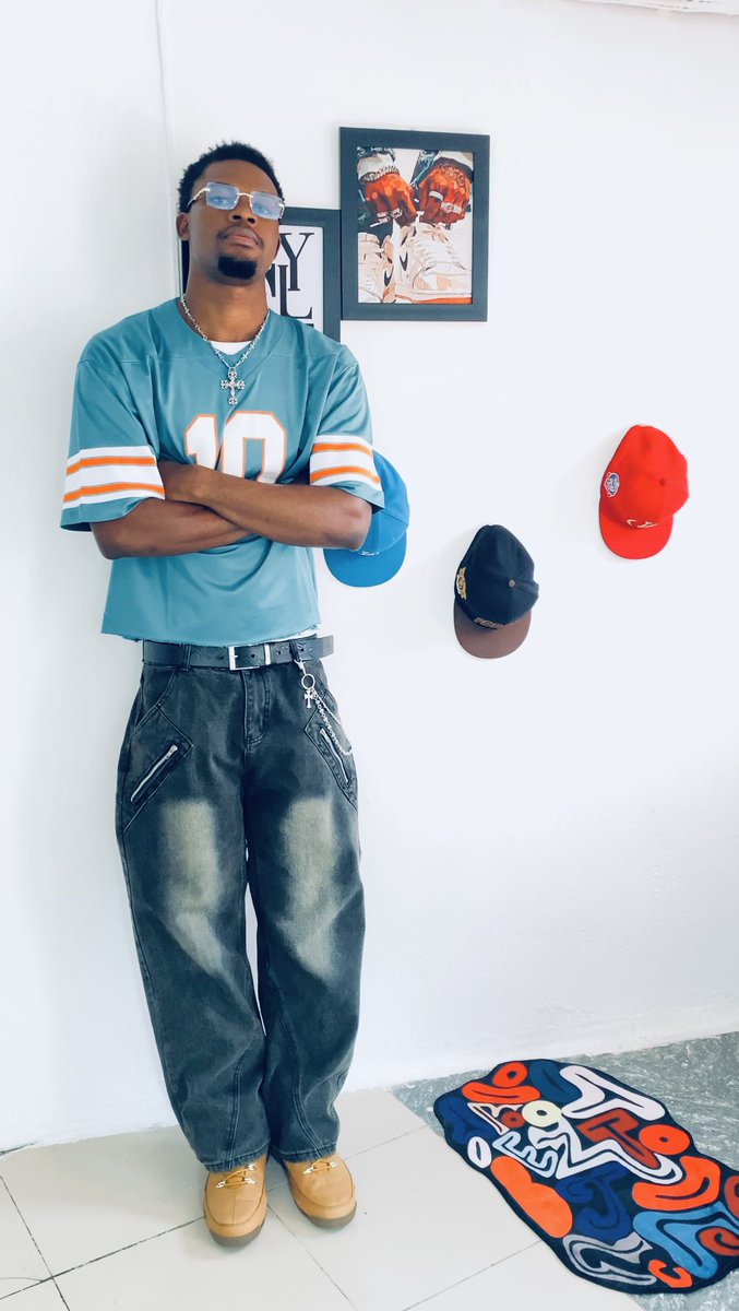 AlabiAndrew1's tweet photo. @Zttwshop @Zttwshop @Zlatan_Ibile  height 6’4 based in Lagos Nigeria 🙏🤲 https://t.co/bYzR0cValR