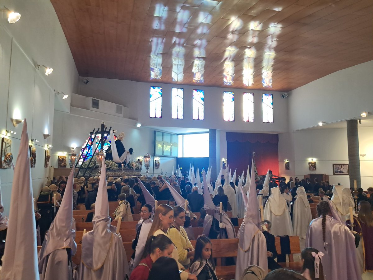 Todo a punto para comenzar la estación de penitencia.