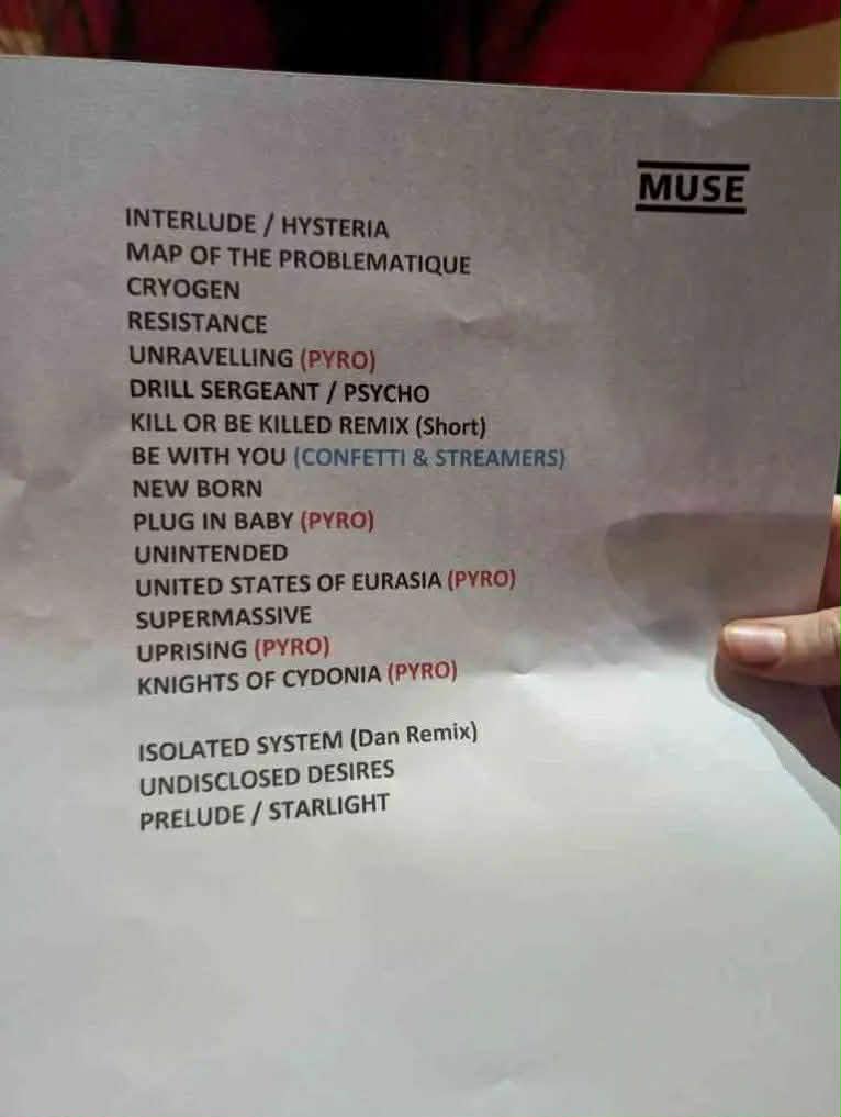 museargoficial's tweet image. El día de hoy @muse se presentó en @O2AcademyBrix presentando #TheWowSignal, su nuevo material.

El show inició con Interlude seguida de Hysteria, canción con la que Muse no abría desde 2005.