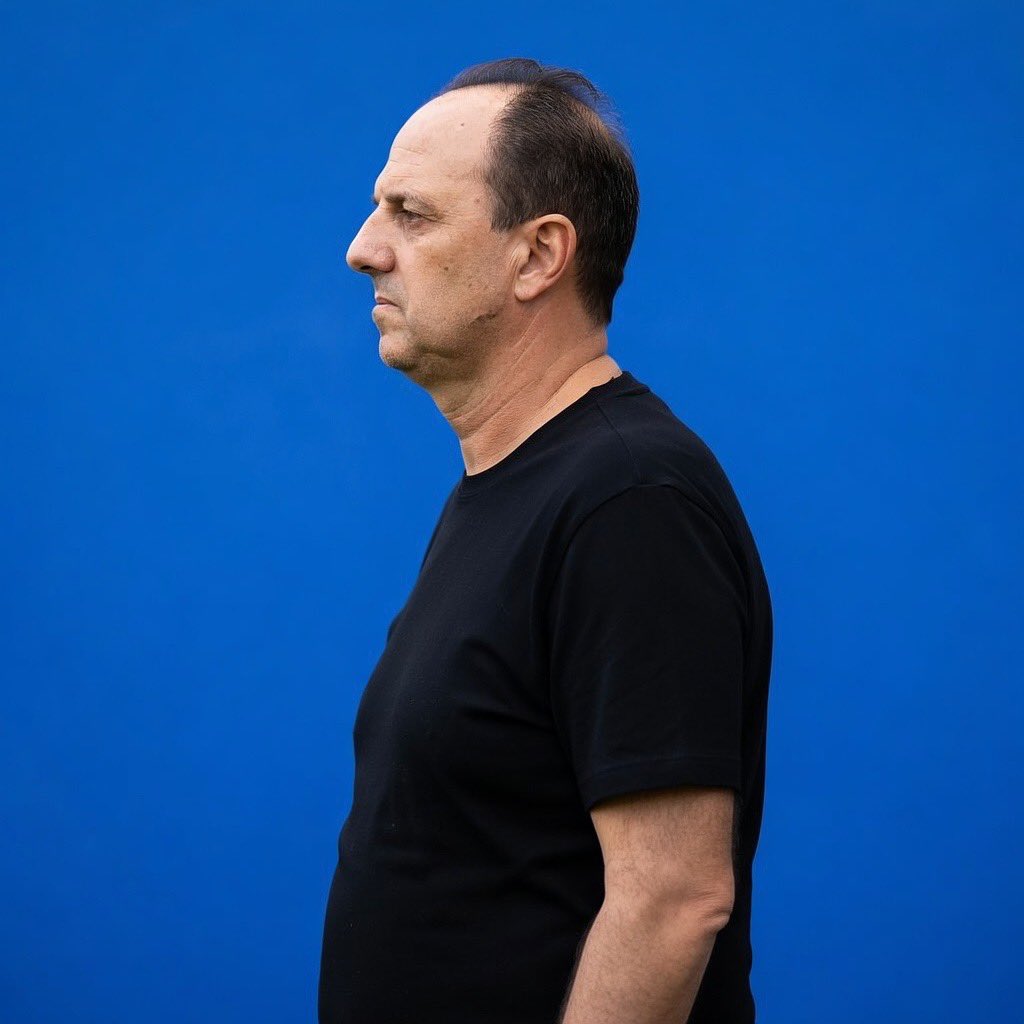 Técnicos com 50+ vitórias como mandante no Brasileirão nesta década (desde 2021):

Abel Ferreira: 69
Rogério Ceni: 50 🆕

Via: <a href="/R10Score/">R10 Score</a>