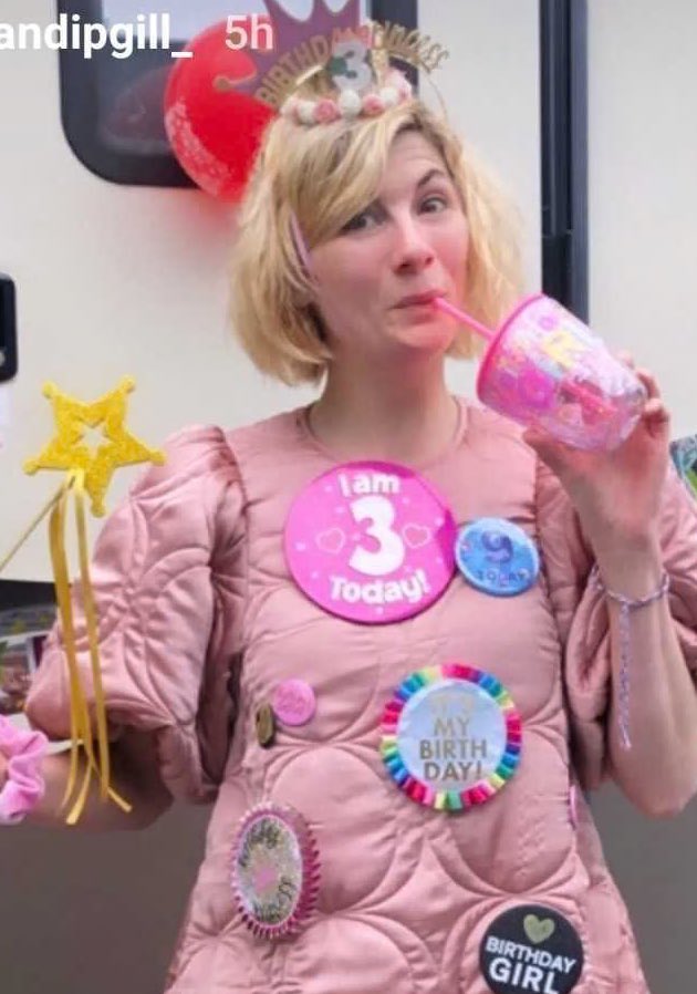 scout💙🦚// balloon day tweet media