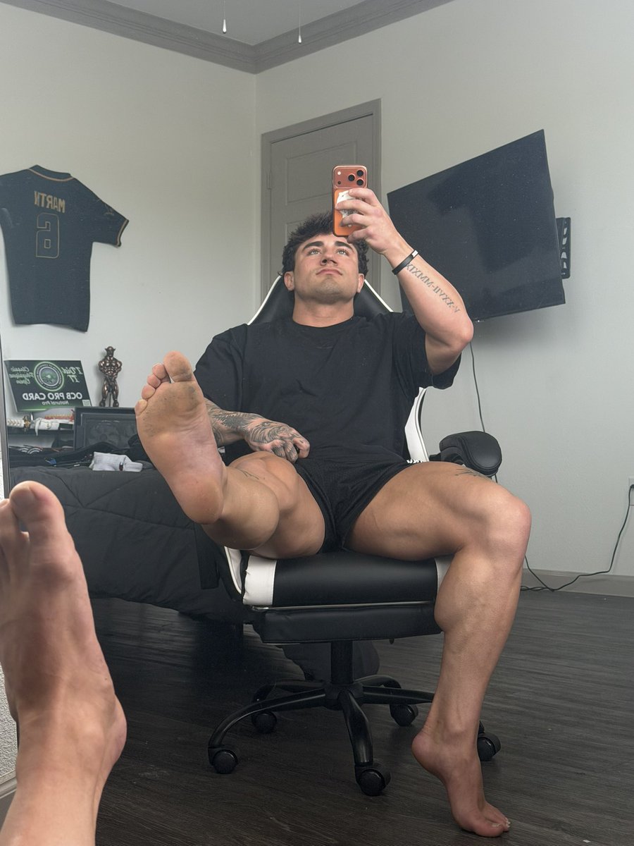 LORD OF YOUR WALLETS tweet media