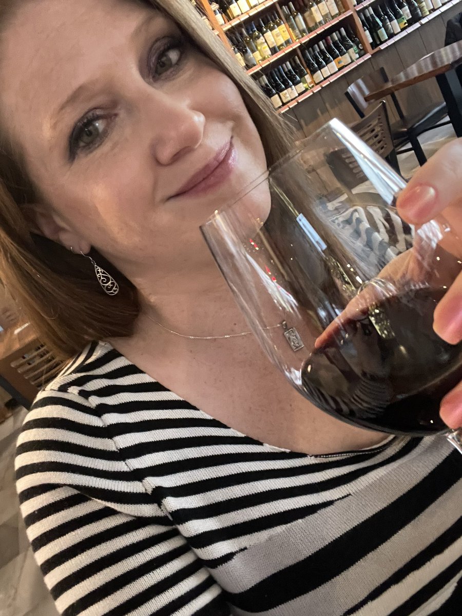 Just Erin 🍷🦄 tweet media