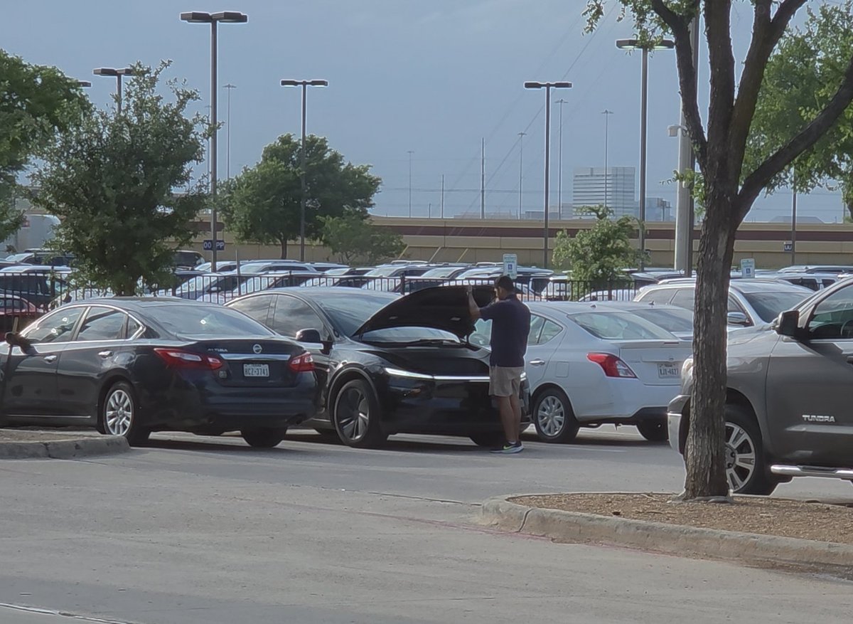 TexasTSLA tweet media