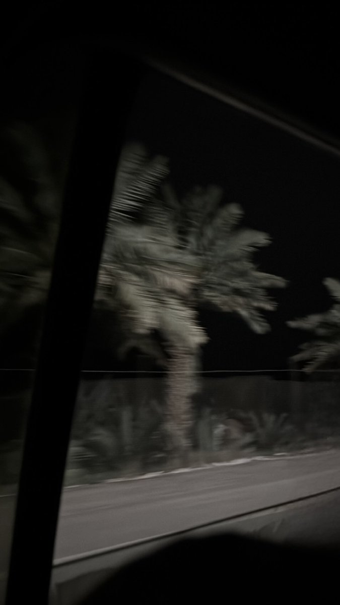 mlilr5's tweet photo. من دون خليّ يمر الوقت مالي به 
وش لي بليلٍ طويل وسيّده غايب ؟ https://t.co/MRLevD3bNe