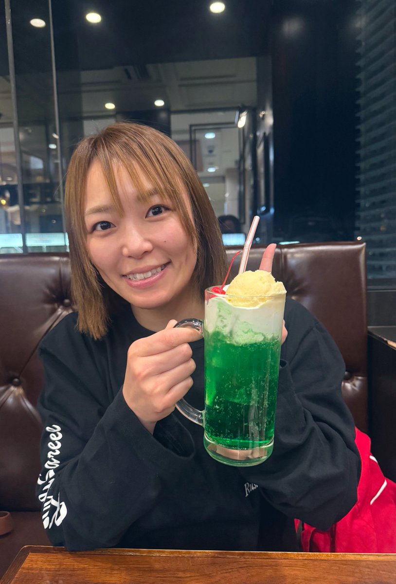 クリームソーダー🍈💚✨
#Sareee