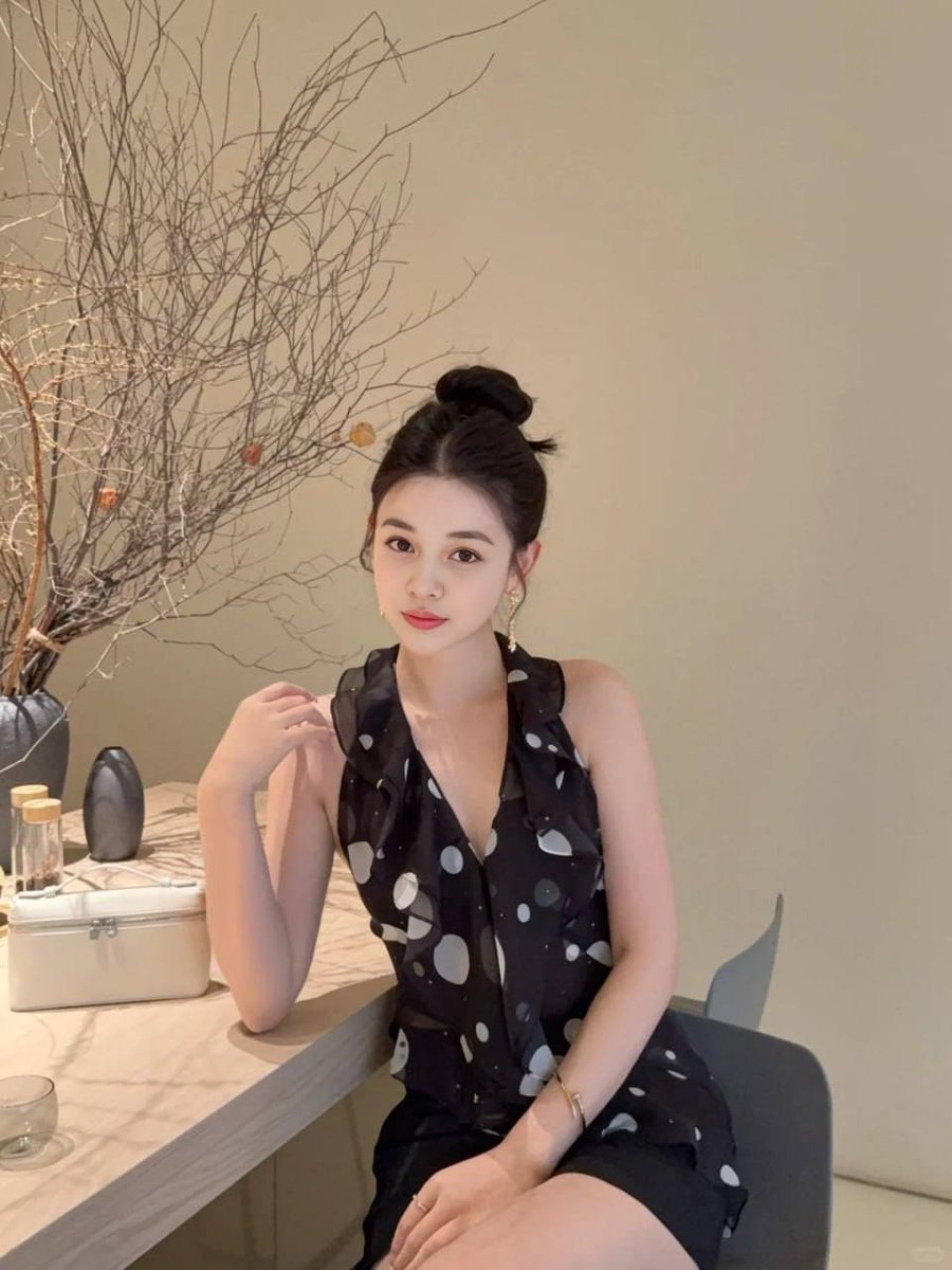 AhRimei59852's tweet image. Building my own empire, one day at a time. Luck is just what happens when preparation meets opportunity. 🥂✨

#IndependentWoman #GoalDigger