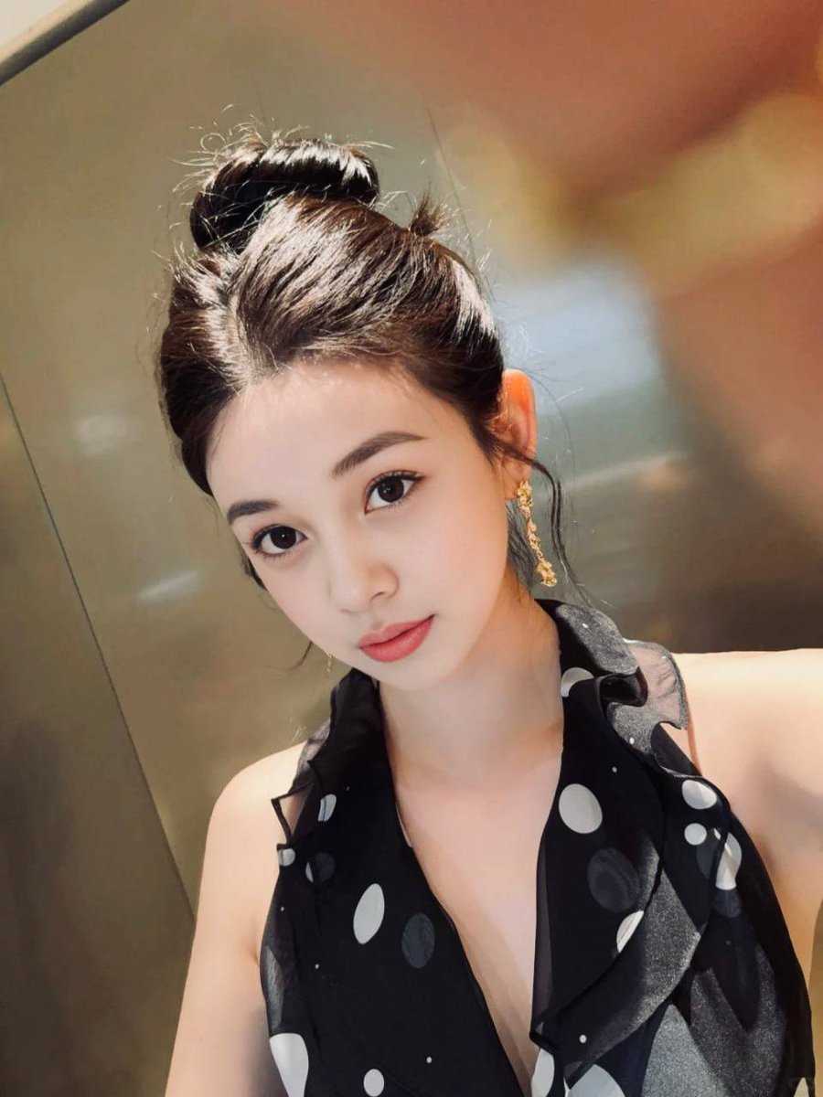 AhRimei59852's tweet image. Building my own empire, one day at a time. Luck is just what happens when preparation meets opportunity. 🥂✨

#IndependentWoman #GoalDigger