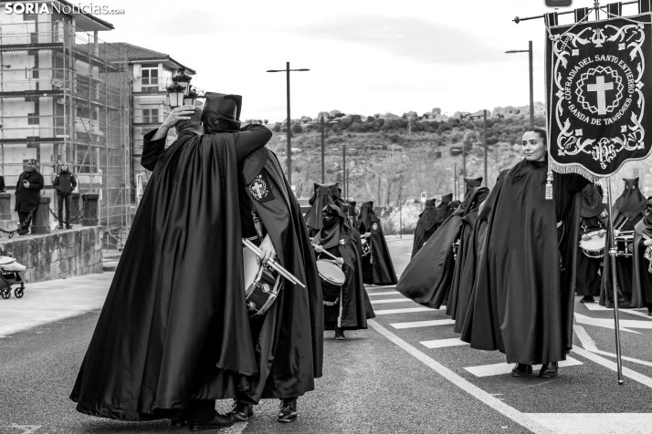 CofradiasSoria's tweet photo. Procesión general del @S_entierroSoria en la tarde del Viernes Santo.
📸 Viksar Fotografía para @sorianoticias
#juntadecofradiasdesoria #Semanasantasoria #sobria #devocional #tipicamentecastellana https://t.co/2v7IBslFOh