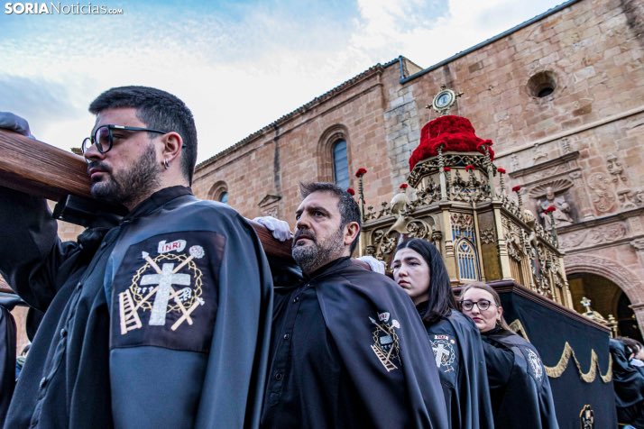 CofradiasSoria's tweet photo. Procesión general del @S_entierroSoria en la tarde del Viernes Santo.
📸 Viksar Fotografía para @sorianoticias
#juntadecofradiasdesoria #Semanasantasoria #sobria #devocional #tipicamentecastellana https://t.co/2v7IBslFOh