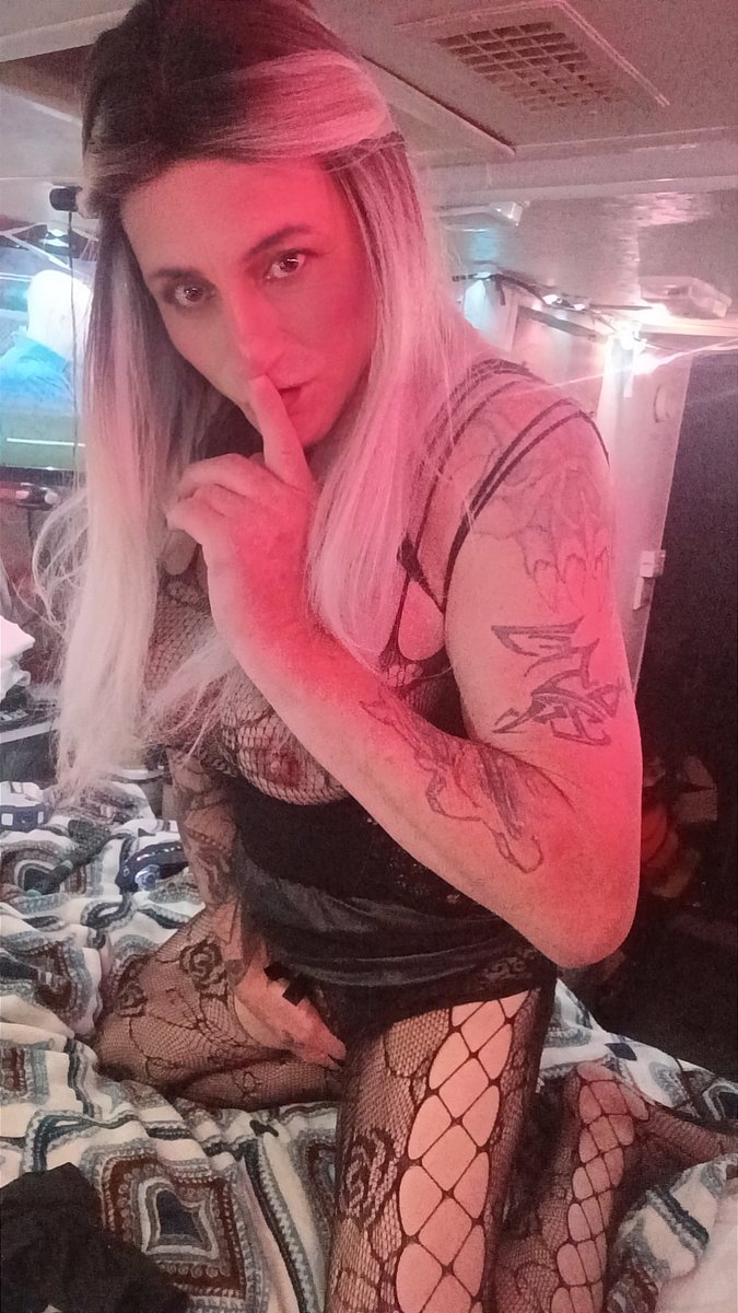 Sissybrittan's tweet photo. @ItsQueenSteph @MichellexAlter Will you marry me https://t.co/oFlXoUfliQ
