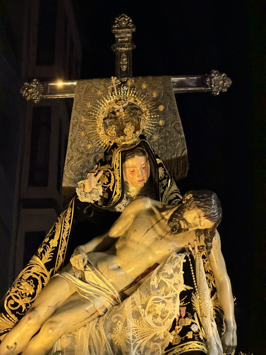 nuestra_madre's tweet photo. “Junto a la Cruz de Jesús estaba su Madre” (Jn 19, 25)

#SemanaSantaZamora
#NuestraMadre
#ProcesionNMA26 https://t.co/AyPfbdvoEY