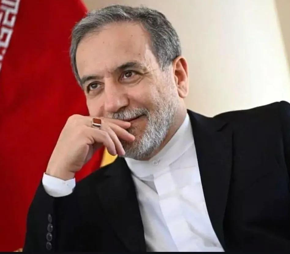 salahudeen33's tweet photo. BREAKING : Epic insult of Trump 🔥

🇺🇸 Trump –– Let's do 48 hours ceasefire

🇮🇷 Iran FM –– "NO. NOT NEEDED" 🗿

🇺🇸 Trump –– At least consider our 15 points for negotiations 

🇮🇷 Iran FM –– "ALL OF THEM REJECTED" 🗿

🇺🇸 Trump –– Okay, let's talk about deal in the next meeting 

🇮🇷 Iran FM –– "WE ARE NOT COMING"🗿
©️©️©️
Trust me it all happened today, Iran has become headache for Trump and his reckless administration 🤣