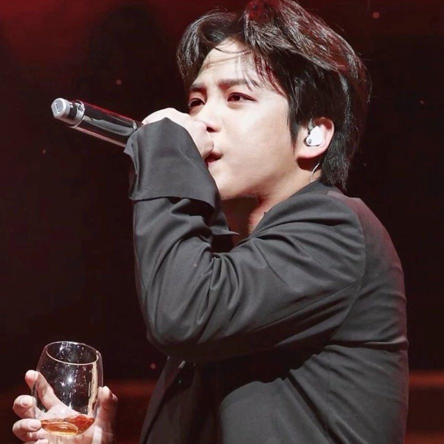 7th year: luie 𝜗𝜚 tweet media