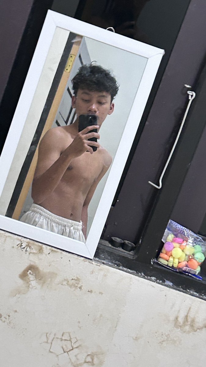 spokenboyss's tweet photo. ajarin bulking plis, cape kurus🙁 https://t.co/1tVWwwzDQ1