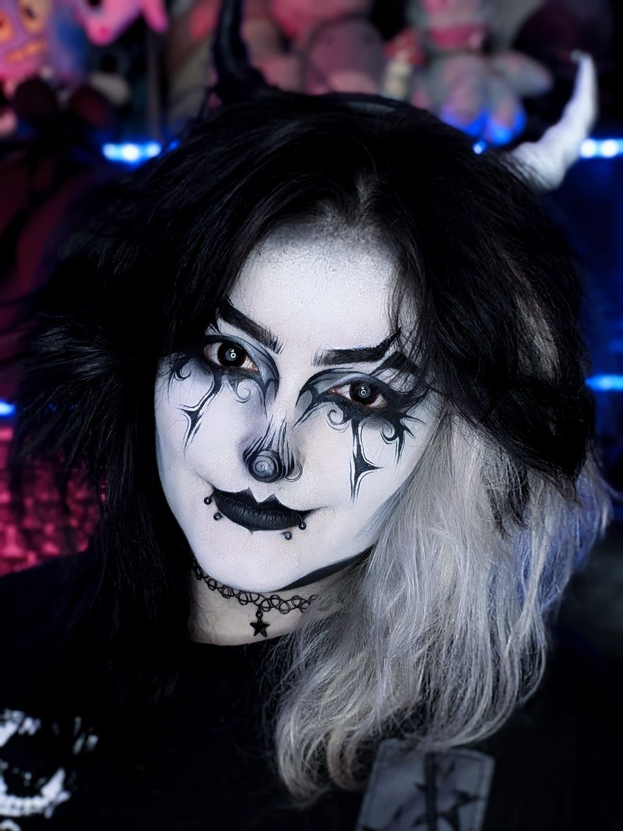 EasyGoingGoth tweet media