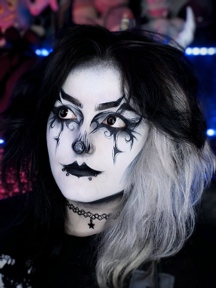 EasyGoingGoth tweet media