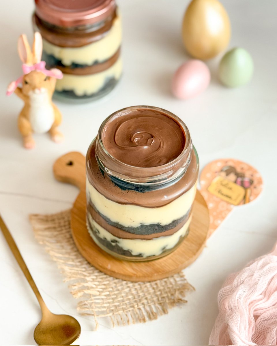 MarxBruna's tweet photo. 🍪🖤 O ENCONTRO DOS SONHOS: OREO + NUTELLA!

​Se existe uma combinação mais perfeita que essa, eu desconheço! ✨ Nosso Ovo no Pote de Oreo com Nutella é pura ostentação de sabor.

​Imagine só: camadas generosas de brigadeiro de Ninho super cremoso, a crocância inconfundível... https://t.co/VTpj9L2fOf