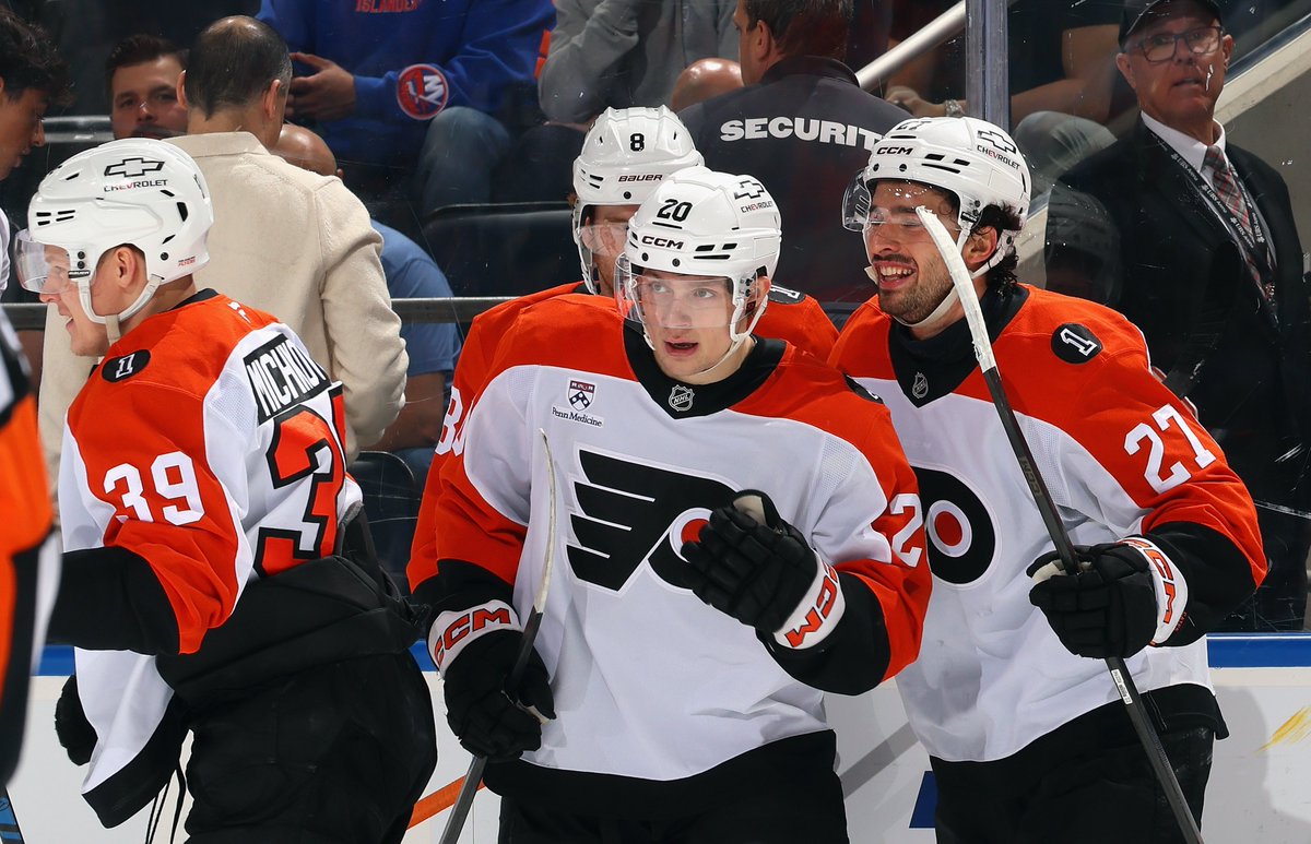 NHLFlyers's tweet photo. Bumper goes back in the lineup and right back on the scoresheet. ✅

#PHIvsNYI | #LetsGoFlyers https://t.co/4h53IhhnBG