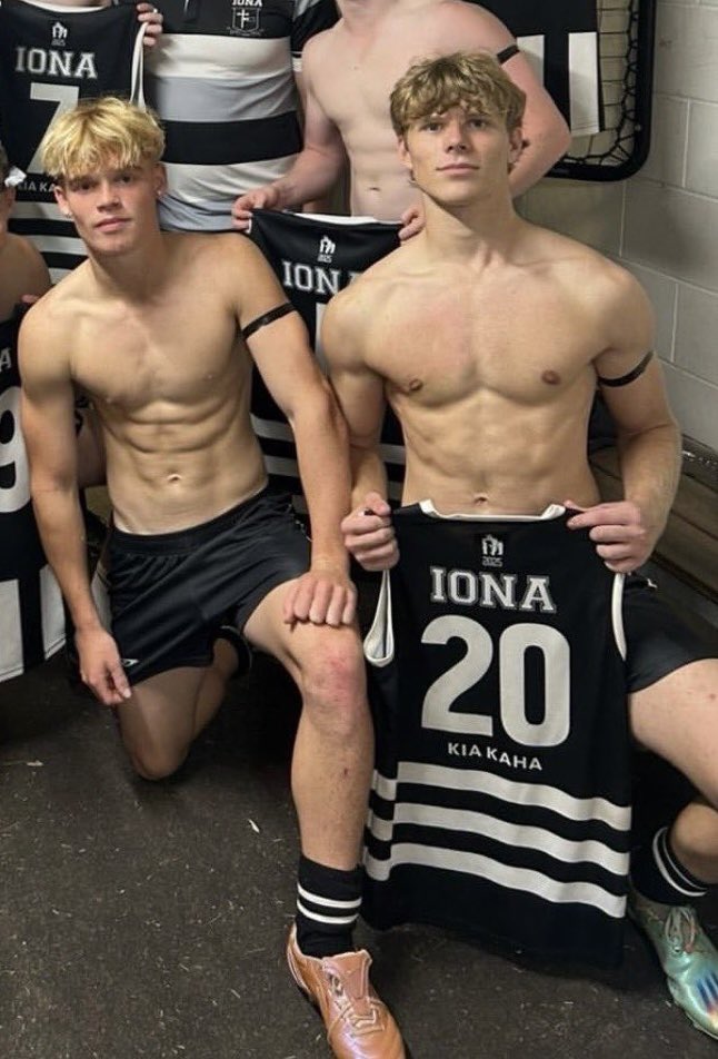 longdickstyll's tweet photo. @JackPottWinner These two are definitely bumping up the average dick size in that room https://t.co/gwFb5EDr8I