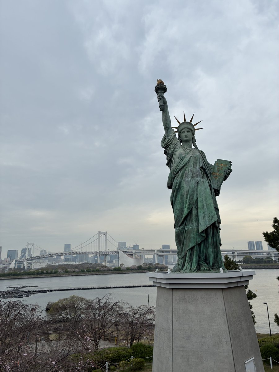 山なすり tweet media