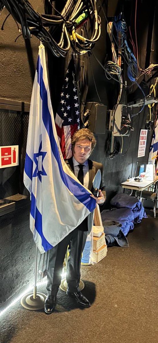 The Drag tweet media