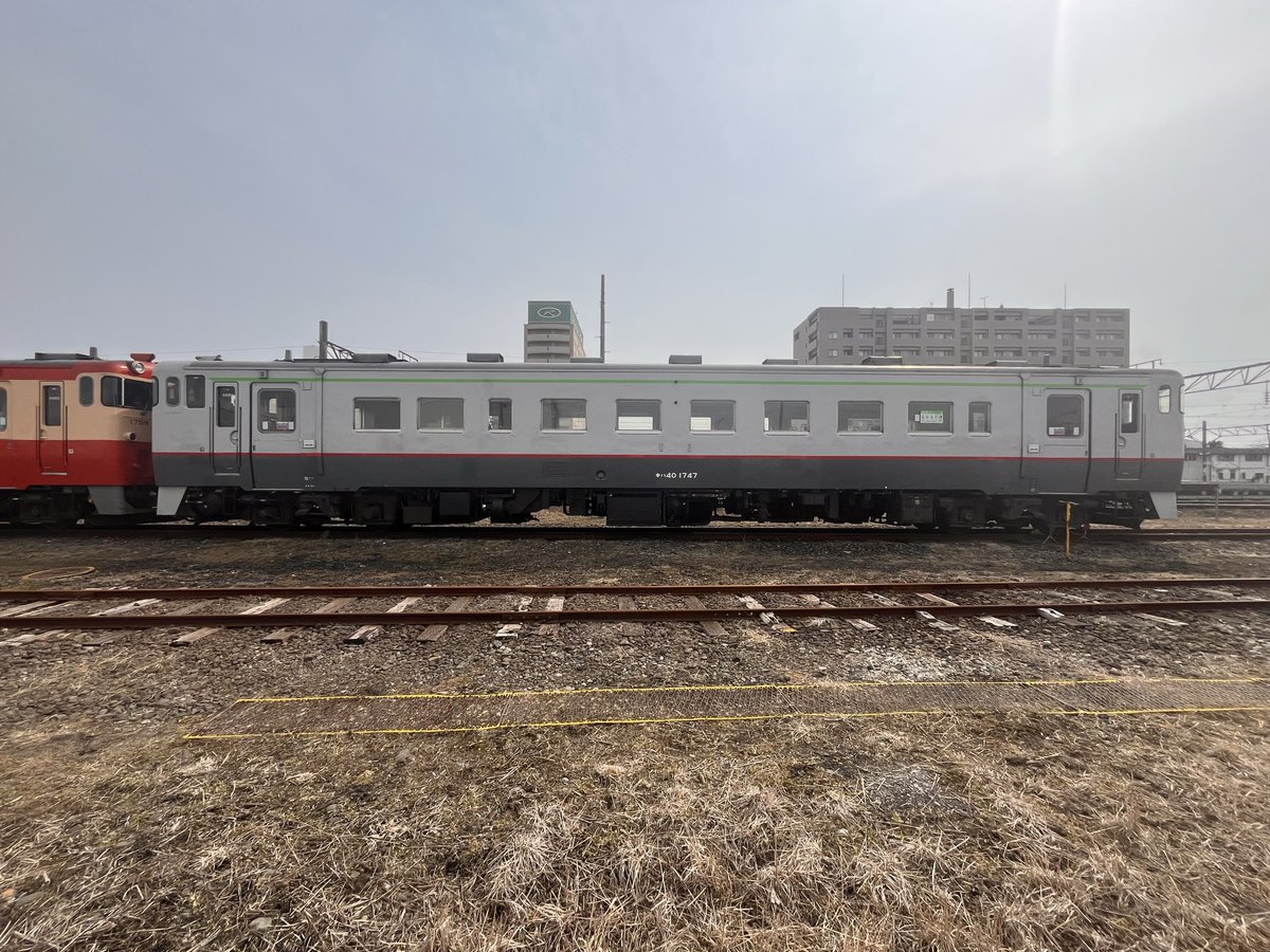 ex1085's tweet photo. 先日、苫小牧に行った時、駅構内に色々な40系が停車していた。良いですね〜
#JR北海道　#40系 #鉄道 https://t.co/EUYYSMTdnb