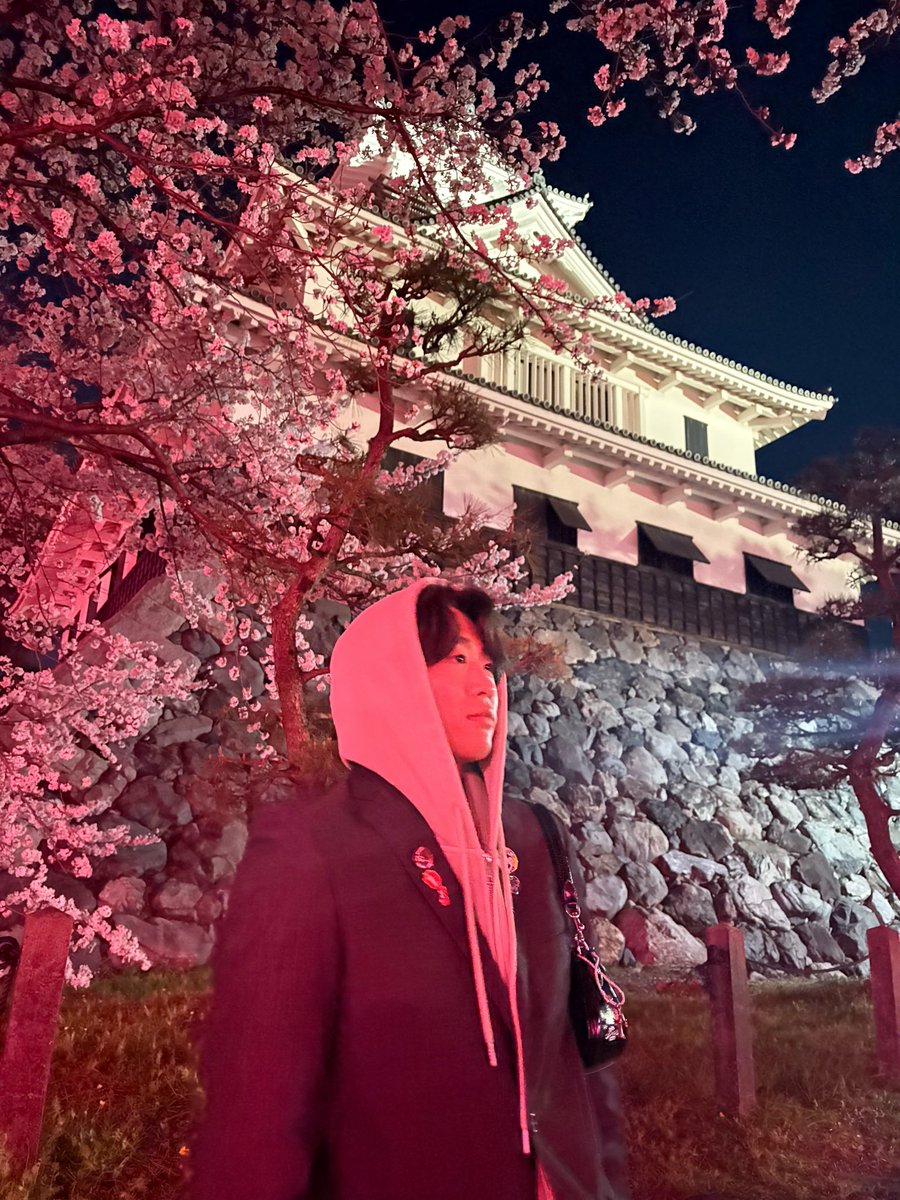 JUN529j's tweet photo. 夜桜
 #桜   #夜桜
 #ファッション #fashion #コーデ https://t.co/R54BOX4WuC