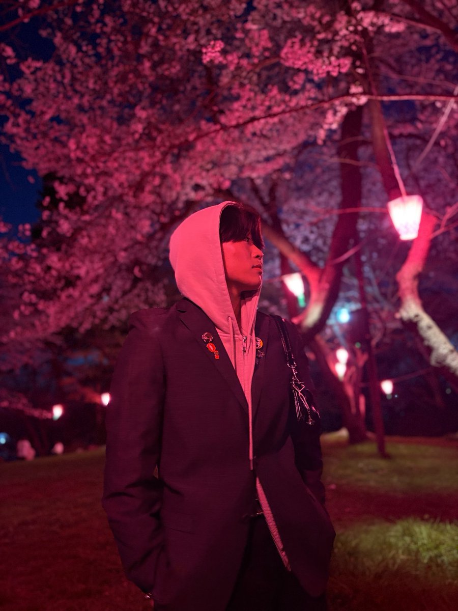 JUN529j's tweet photo. 夜桜
 #桜   #夜桜
 #ファッション #fashion #コーデ https://t.co/R54BOX4WuC