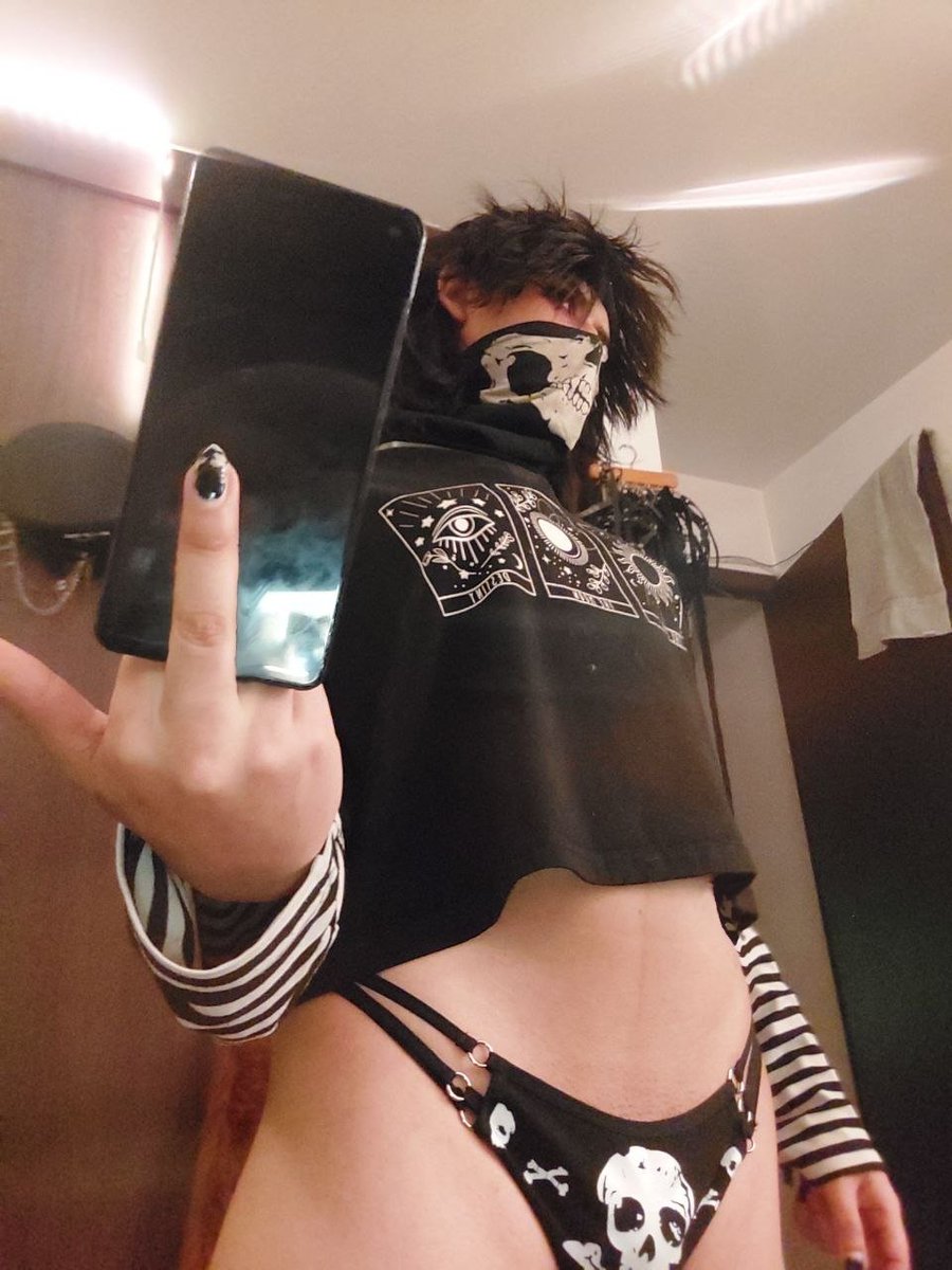 ₲ₙₐᵣₗʸ ♡ tweet media