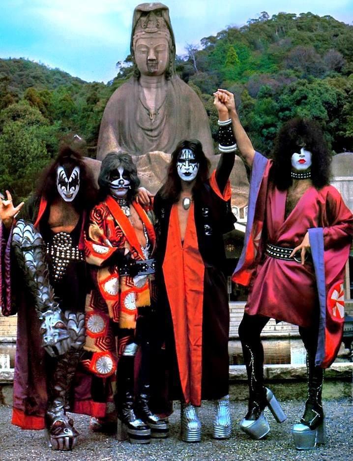 𝐊𝐈𝐒𝐒𝐨𝐩𝐨𝐥𝐢𝐬 tweet media