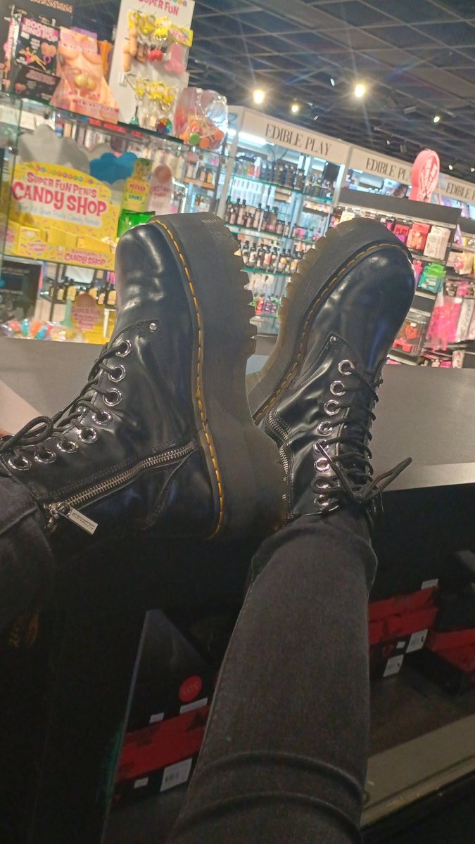 👣😈Mistress Twyla😈👣 tweet media