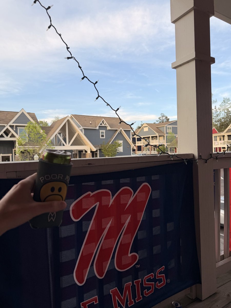 realsjohnson6's tweet image. Made it out the backwoods #fuckstate