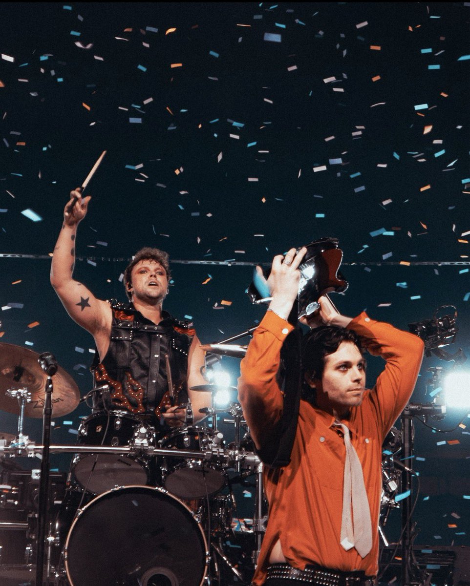 ashton irwin hq tweet media