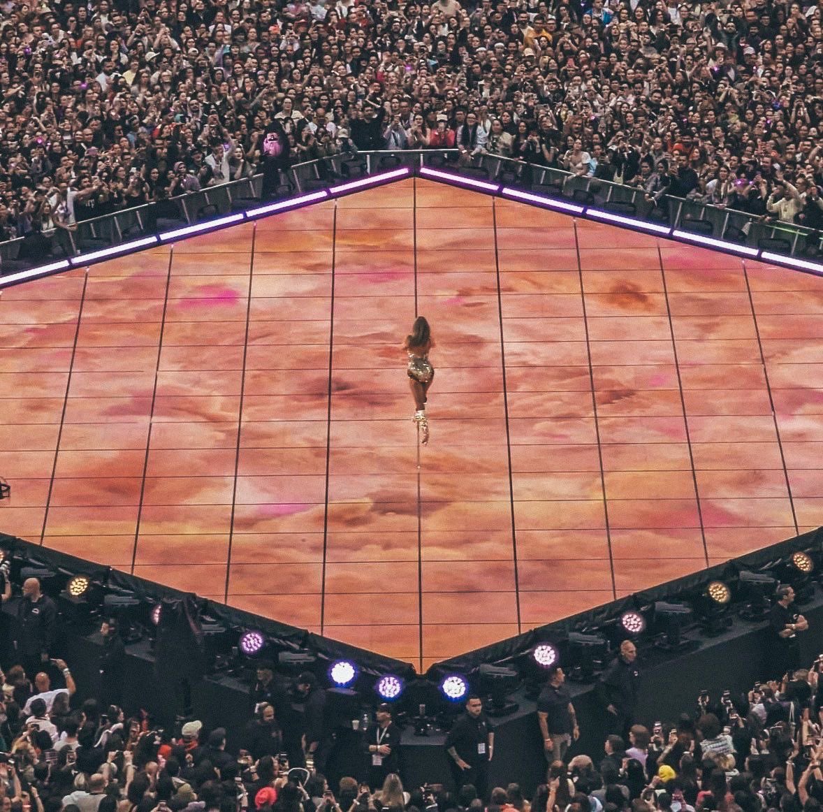 this is probably one of my favorite photos of the eras tour