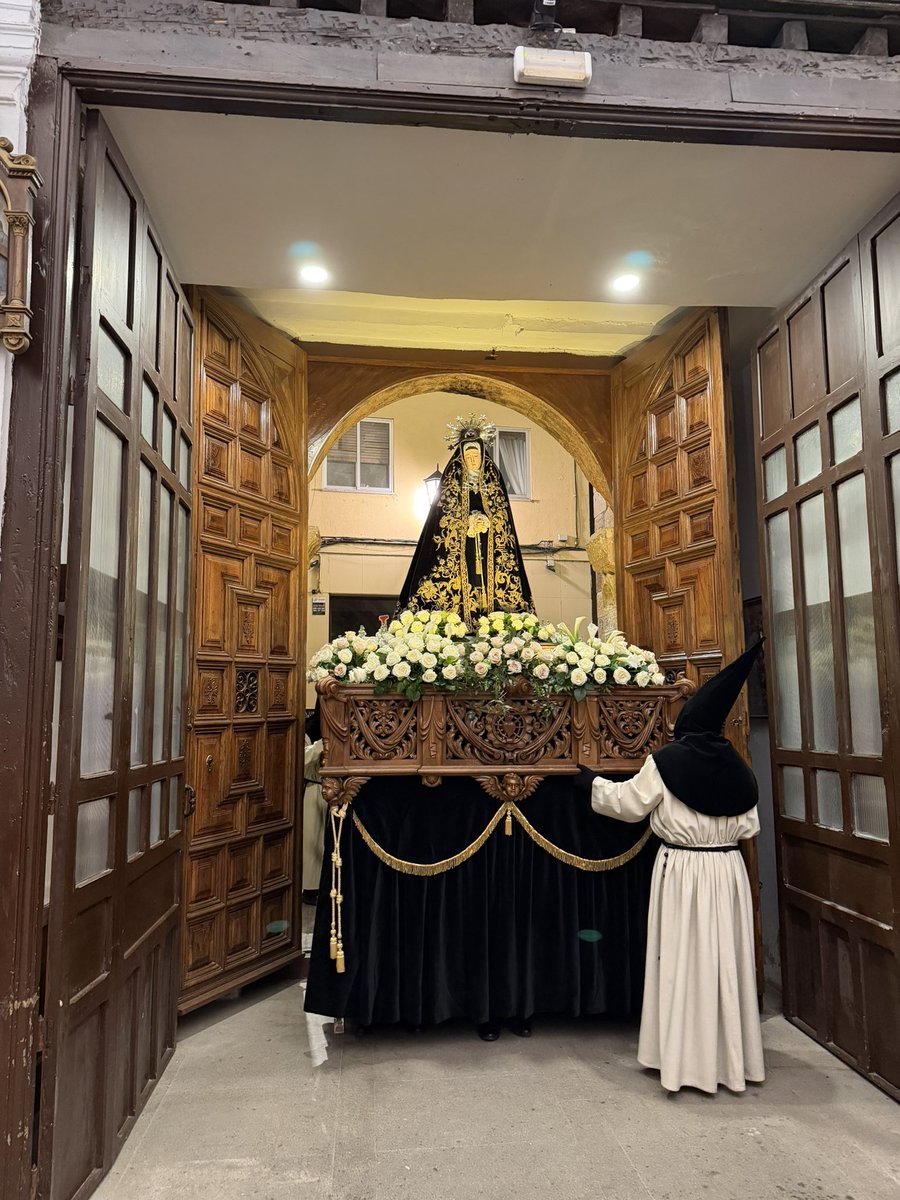 nuestra_madre's tweet photo. [1:51] Entra en nuestra parroquia la Virgen de las Espadas

#SemanaSantaZamora
#NuestraMadre
#ProcesionNMA26 https://t.co/HD2o0I780v