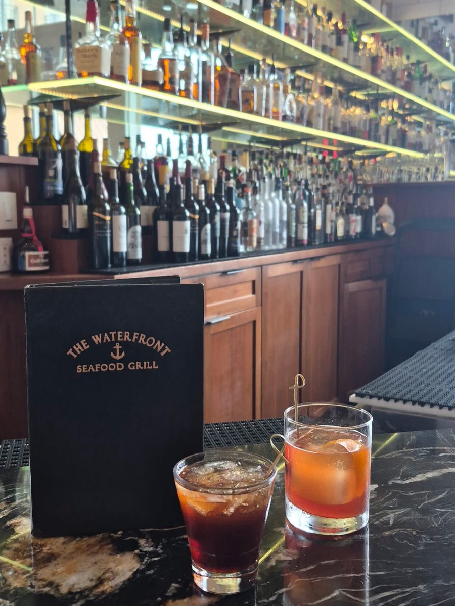 OriginalNFV's tweet image. RP #TheWaterfrontSeafoodGrill  #Napa 

New Fashion #Cocktail 🥃✨ meets #OldFashion Cocktail 🥃🔥 — a perfect balance of past &amp;amp; present
#thewaterfrontseafoodgrill #NapaWaterfront 
#oldfashioncocktail #craftcocktails #classicmeetsmodern