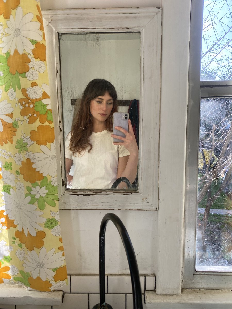 smEllie jane ☭ tweet media