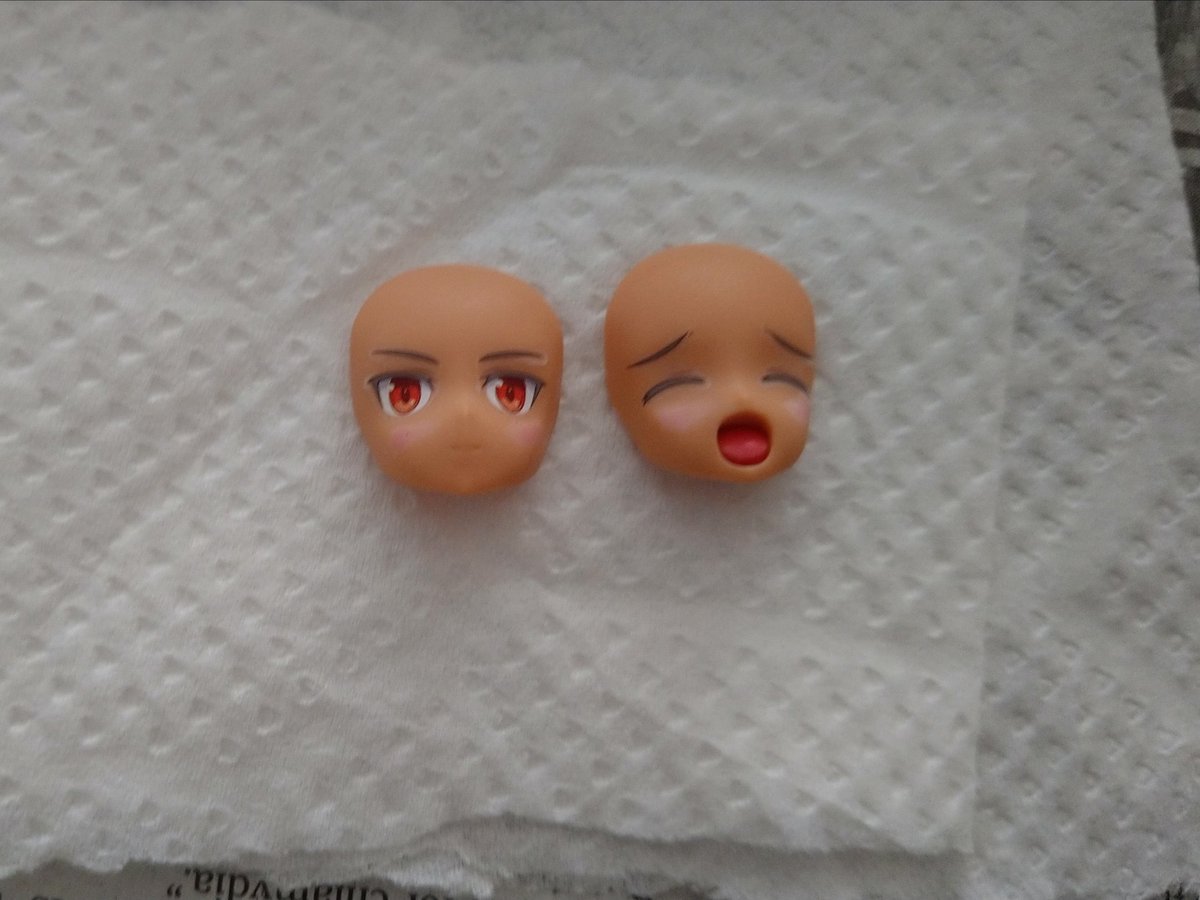 口だけ塗装して、のっぺらぼうにアイデカールを貼ってみた...位置取りすごく難しい🥲たぶんズレてる
そもそもデカール貼り自体が苦手やねんｗ