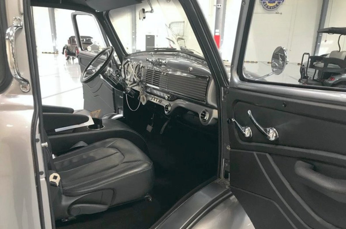 eClassicAutos tweet media