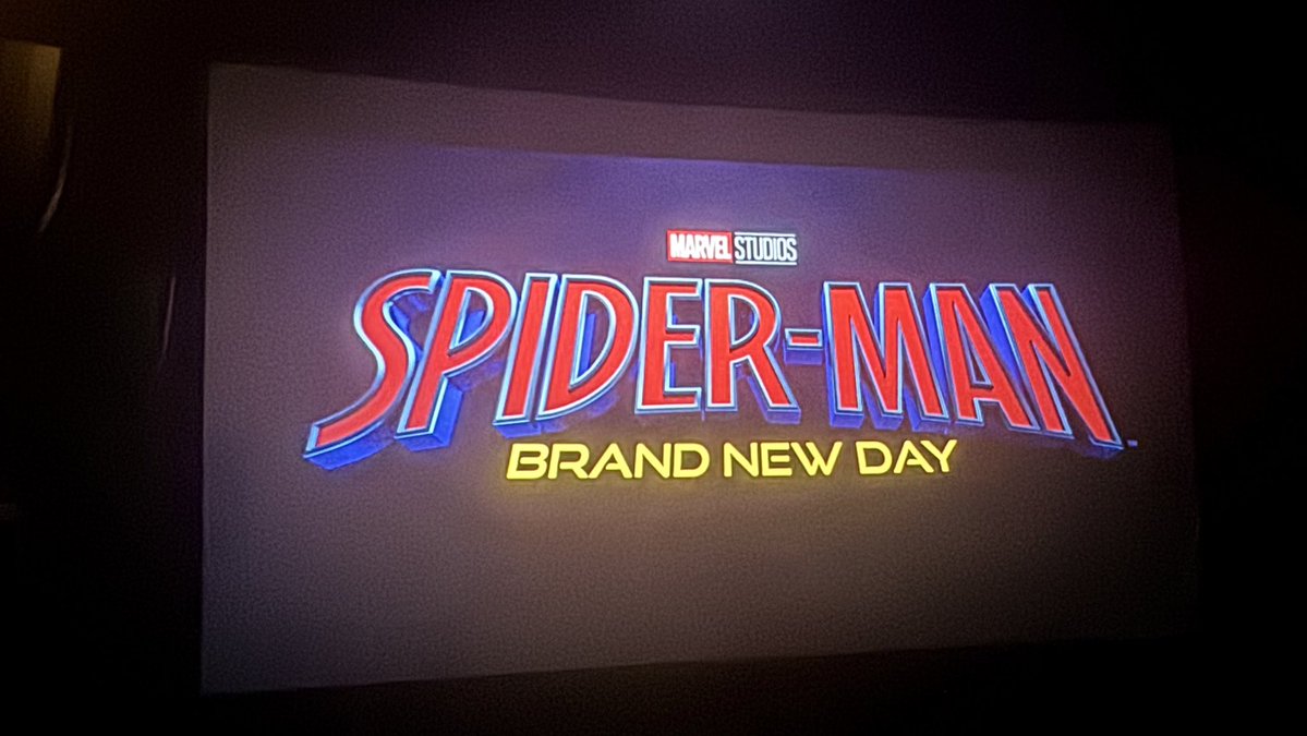 THEY PLAYED THE BND TRAILER BEFORE THE DRAMA THIS IS THE BEST DAY EVER