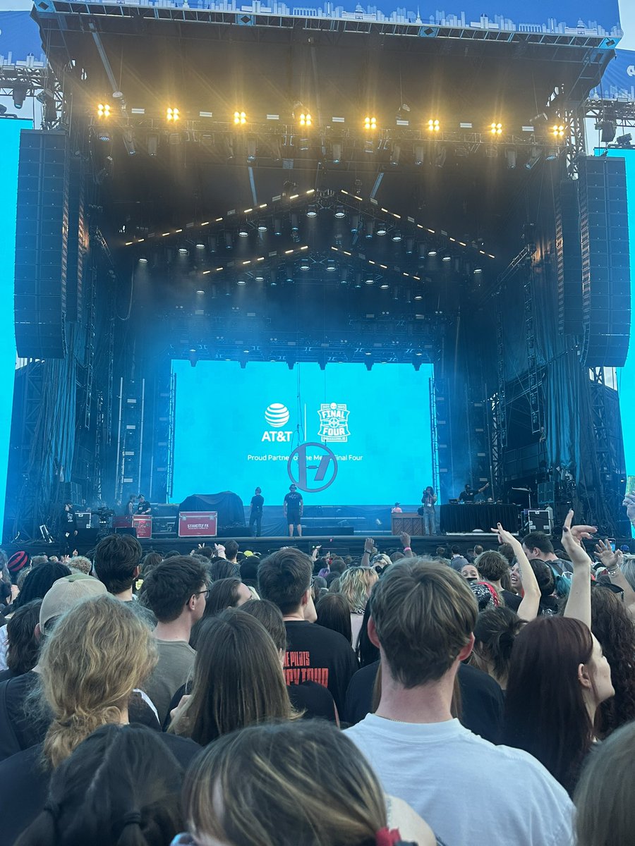 TourDeFrantz23's tweet photo. I know Josh and Tyler backstage hitting that signature handshake rn https://t.co/Brg33scRYI